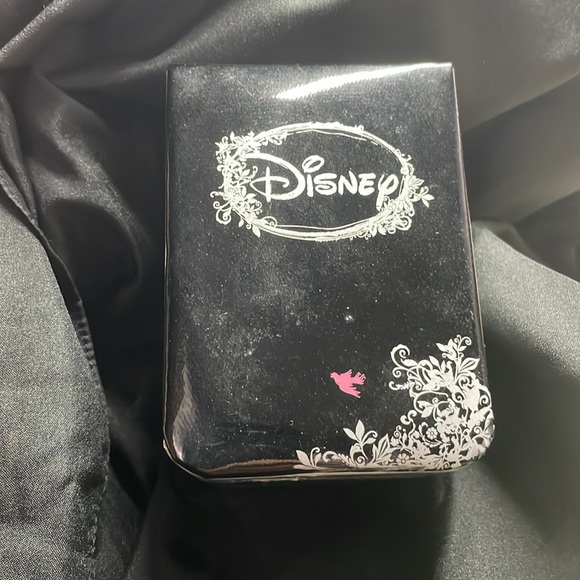 Tinker Bell Walt Disney Women’s Rhinestone Wristwatch. - Picture 9 of 10